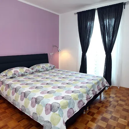Διαμέρισμα Three-bedroom Spacious Modern Ss