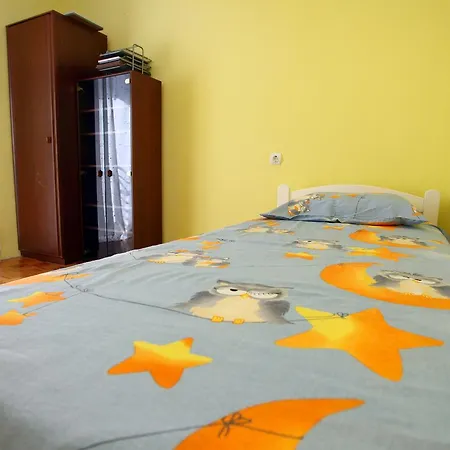 Three-bedroom Spacious Modern Ss *