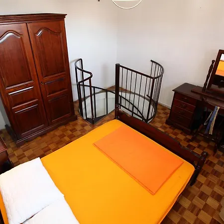Three-bedroom Spacious Modern Ss *