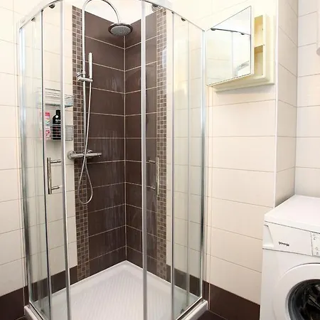 Three-bedroom Spacious Modern Ss Apartment *