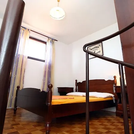 Three-bedroom Spacious Modern Ss Apartment Lucija