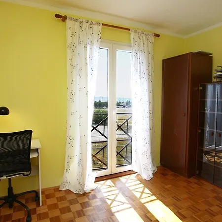 Apartment Three-bedroom Spacious Modern Ss