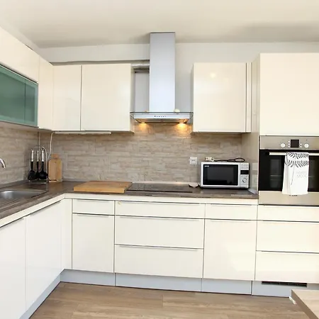 Διαμέρισμα Three-bedroom Spacious Modern Ss Lucija